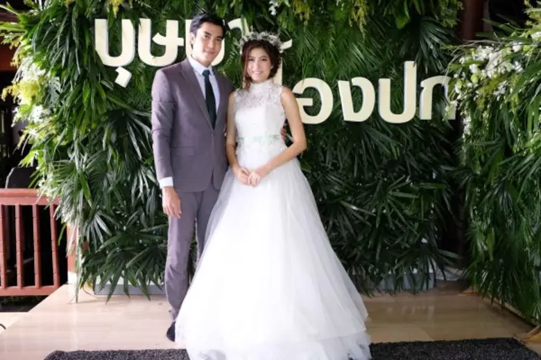 ไม้-วฤษฎิ์ สละโสดควง “มาร์กี้ ราศรี ,พลอย ภัทรากร” เข้าพิธีหมั้น-แต่ง พร้อมหน้า