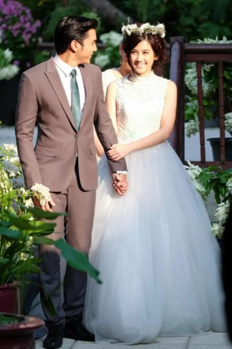 ไม้-วฤษฎิ์ สละโสดควง “มาร์กี้ ราศรี ,พลอย ภัทรากร” เข้าพิธีหมั้น-แต่ง พร้อมหน้า