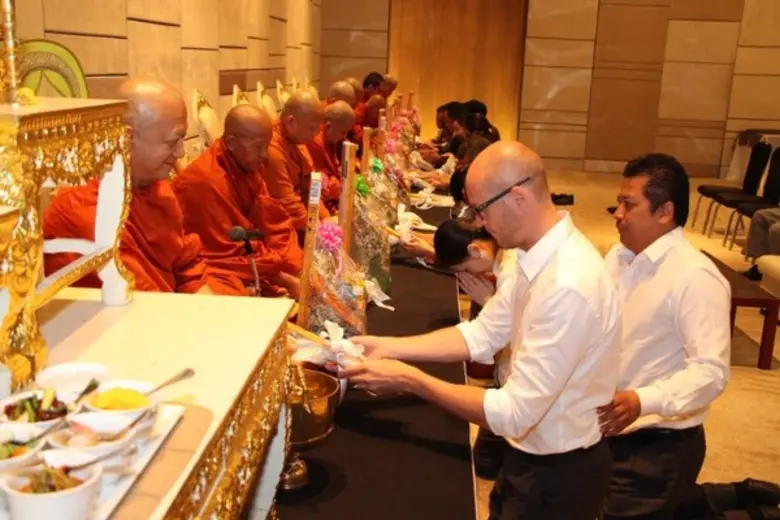 โรงแรมฮิลตัน พัทยา นำโดย มร. รูดอล์ฟ โทรส...