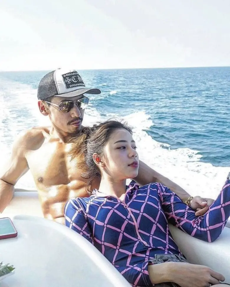 นิวเคลียร์ หรรษา สลัดความเศร้า คว้าปืนเลเซอร์ห้ำหั่นกันดุเดือนกับเพื่อนซี้เบเบ้ ธันย์ชนก ในงานช้างคาร์นิวัล นีออนเดอะไนท์ ที่ ShowDC OASIS arena พระราม 9 13-14 พฤษภาคม 2559 นี้