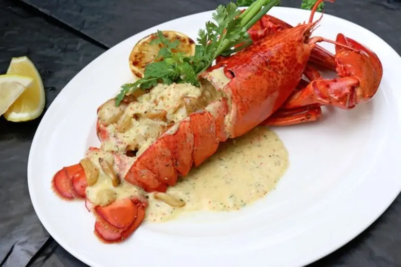 ห้องอาหารเทอราซโซ่ โรงแรมฮอลิเดย์ อินน์ พ...