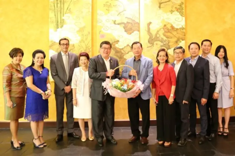 ชัยวัฒน์ อุทัยวรรณ์ (ที่ 5 จากซ้าย), ประธ...