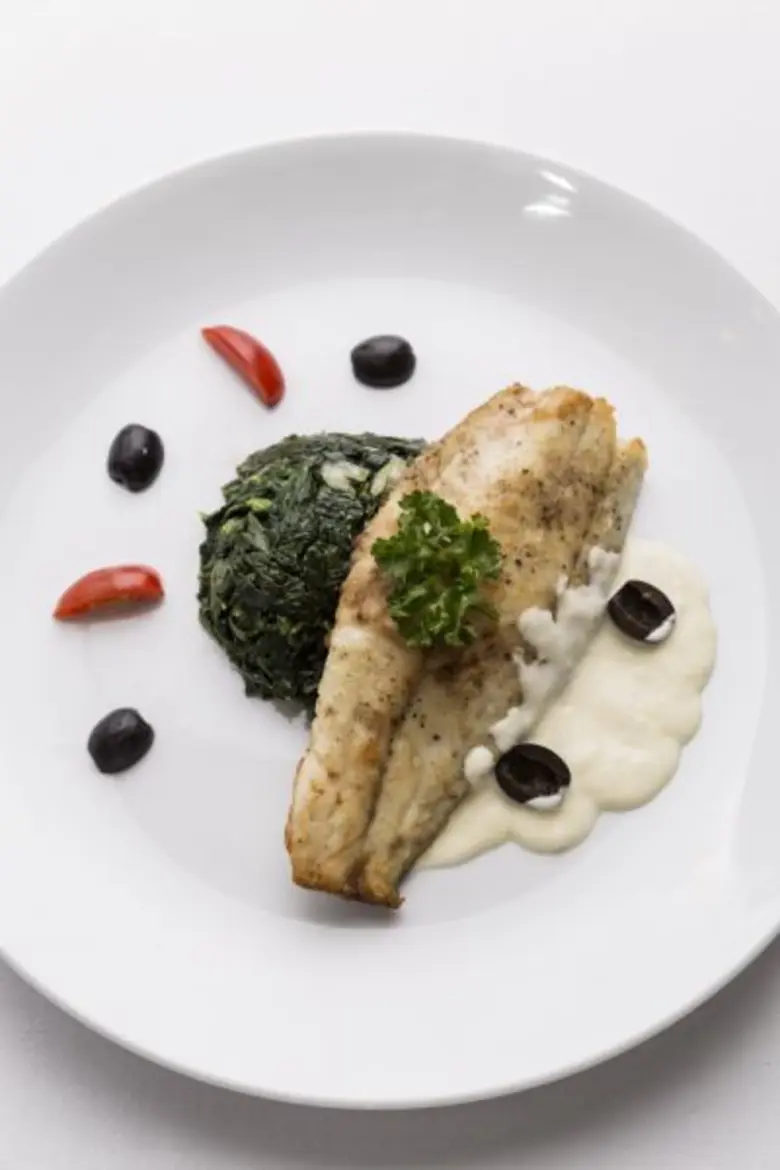 ห้องอาหารเลอ มาแรงน์ โรงแรมเคป ราชา ศรีรา...