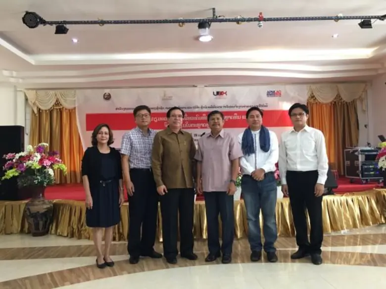 นายสมภพ ศักดิ์พันธ์พนม (คนที่ 2 จากขวามือ...