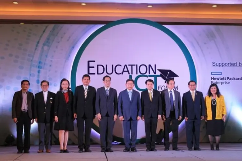 พลอากาศเอก ประจิน จั่นตอง (คนที่ 6 จากซ้า...