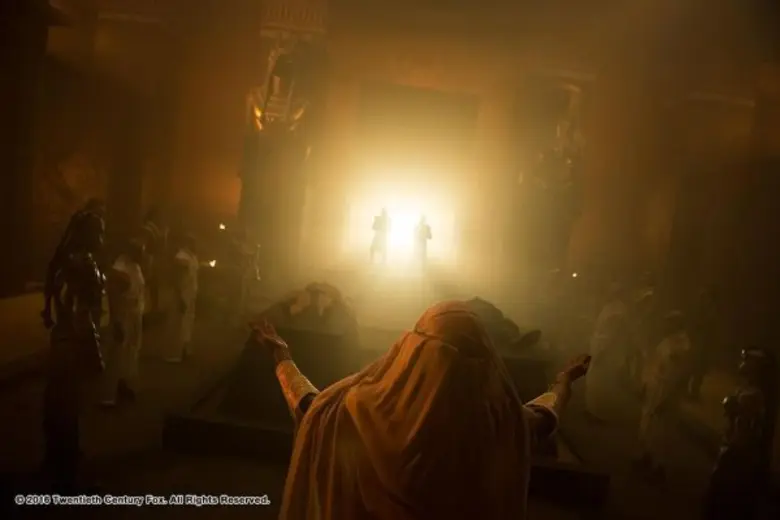 มอยรา แม็คแทกเกิร์ต (โรส เบิร์น) เจ้าหน้า...