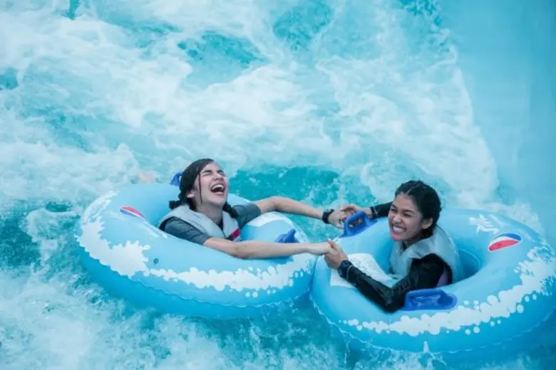 “แนท อนิพรณ์” ควงเพื่อนซี้แคทวอล์ค “จีน่า วิรายา” พักร้อน SANTORINI PARK 'STAY’ พัก เที่ยว เพลิน พีค ครบในที่เดียว!!!