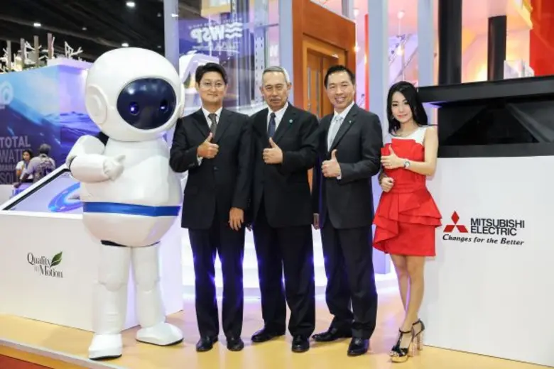 นายมุเนอิสะ โอกาโมโตะ(ที่ 2 จากซ้าย) กรรม...