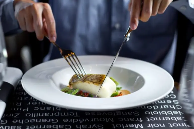 ไวน์ ผับ ณ โรงแรมพูลแมน คิง เพาเวอร์ กรุง...