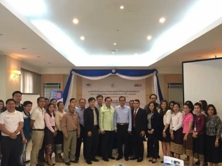 นายสมภพ ศักดิ์พันธ์พนม (ซ้ายมือสุด) ประธา...