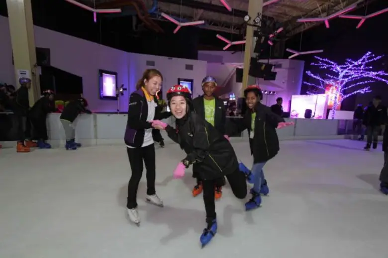 เอไอเอส จัดแคมป์ "เยาวชนสานรัก คนเก่งหัวใ...