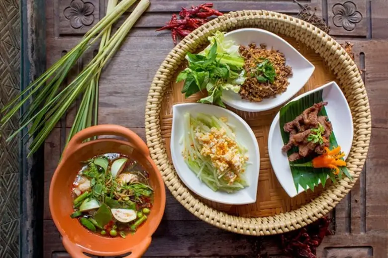 อาหารไทยภาคเหนือสูตรต้นตำหรับ พร้อมไวน์ชั...