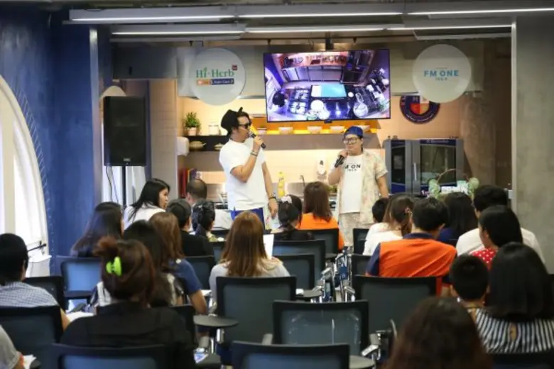 งานนี้จัดเต็มความสุขจริงๆ กับคลื่น 'FM ON...