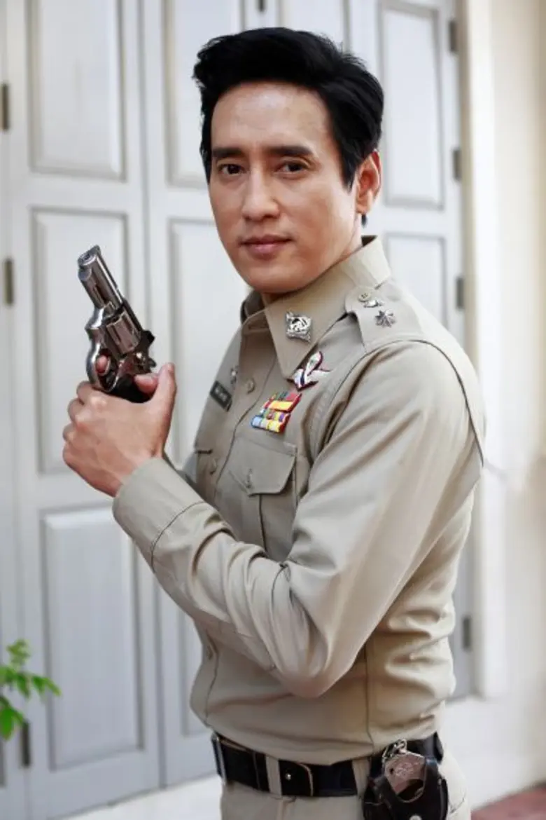 ต้องมารับบทตำรวจตงฉินเจ้าของฉายา "สารวัตร...