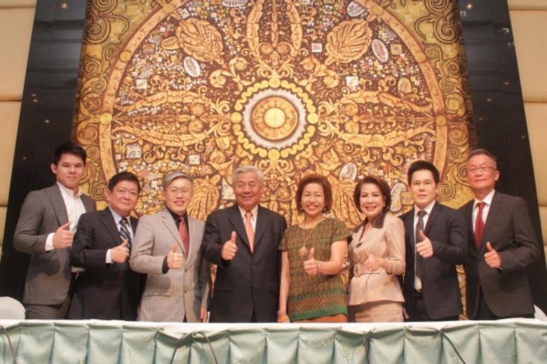 คุณเชิดพงษ์ สิริวิชช์ (ที่ 4 จากซ้าย) ประ...