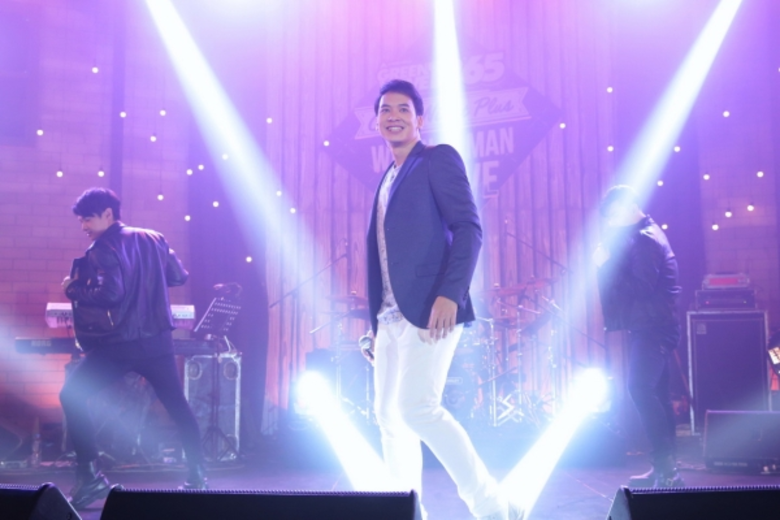 แฟนคลับกรี๊ดแตก บี้ - แดน - เบล ประชันสุดมันส์ ได้ใจคนทั้ง COVER NIGHT PLUS : WHEN A MAN IN LOVE