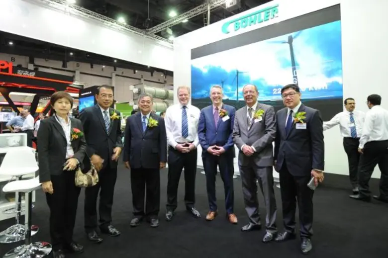 มร.มาร์ค เลดสัน (คนกลาง) กรรมการผู้จัดการ...