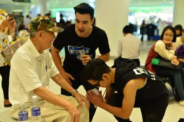 ทีวีไกด์: รายการ "ช่วยฉันที Do Me A Favor (ดูมีอะเฟเวอร์)" “บร๊ะเจ้าโจ๊ก” กับ ภารกิจสุดพลีชีพ ในรายการ “ช่วยฉันที Do me a favor”