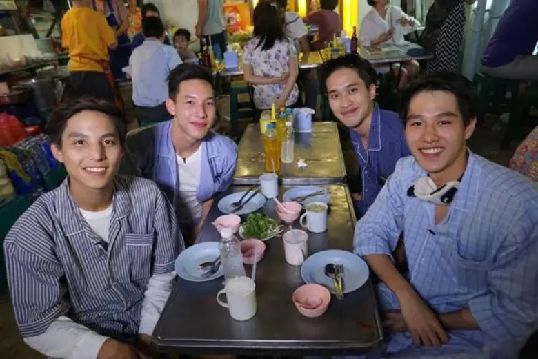 ทีวีไกด์: รายการ “โตแล้ว” ทอย เฟย นนทร์ ปลาย แท็คทีมตะลุยเยาวราช โตแล้ว… ลงรูปของกินตอนดึกได้