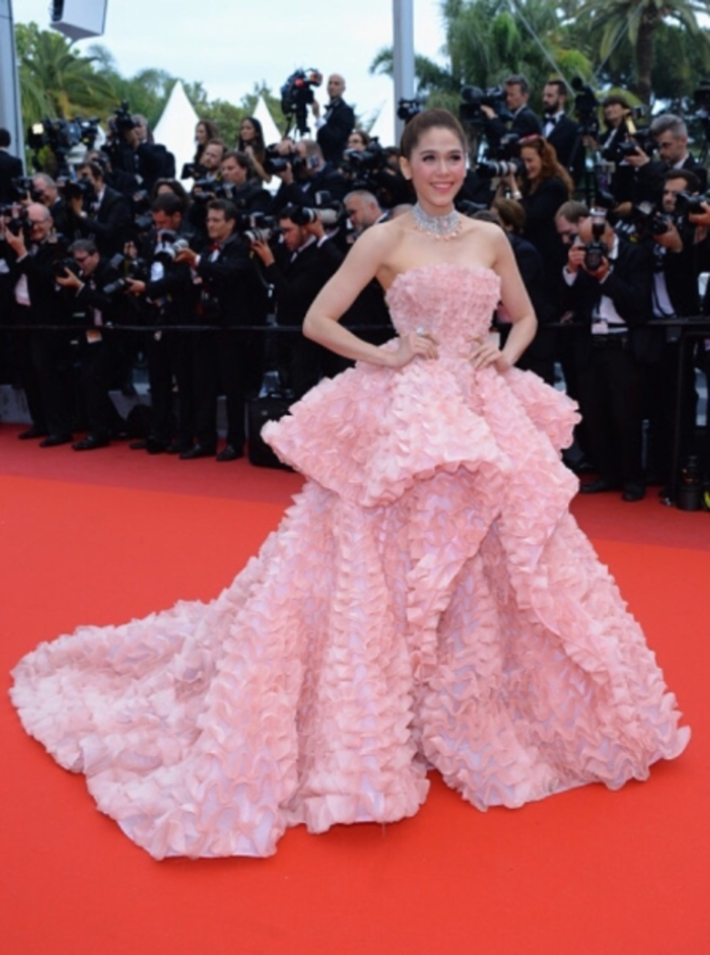 แม่ก็คือแม่!! “ชมพู่ อารยา” สุดปังเจิดจรัสสมฉายา ควีน ออฟ คานส์เมืองไทย