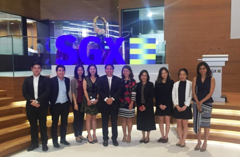 นายสมภพ ศักดิ์พันธ์พนม (คนที่ 5 จากซ้าย )...