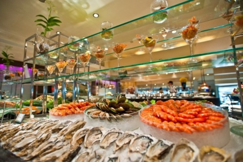 ห้องอาหารฟีสท์ โรงแรมรอยัล ออคิด เชอราตัน...