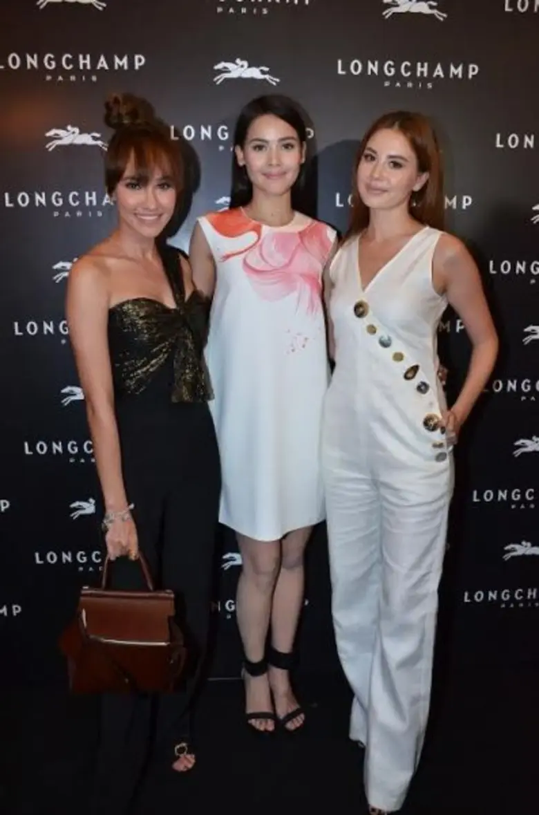 “ญาญ่า” ฟิน!! กระเป๋าสุดโปรด ลองฌอมป์ เปิด “แฟล็กชิพ สโตร์” แห่งแรกในไทย แถมกรี๊ดหนัก...เมื่อเจอแฟชั่นไอคอนระดับโลกในงาน