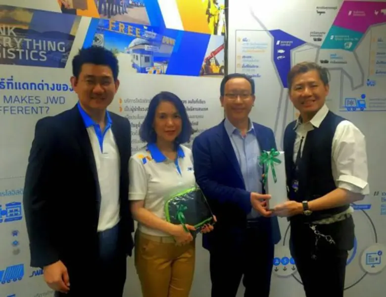 คุณชวนินทร์ บัณฑิตกฤษดา (ที่ 2 จากขวา) ปร...