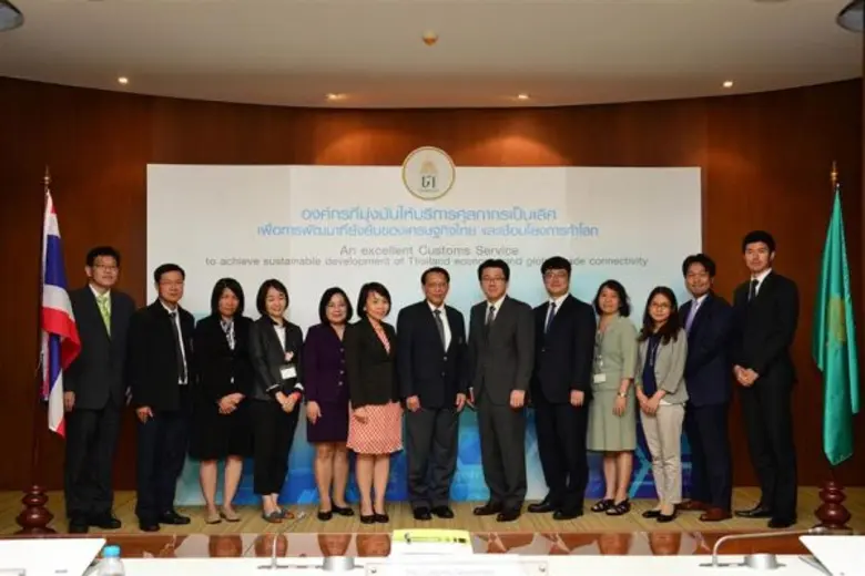 นายชุติวัฒน์ วรรธนผล รองอธิบดีกรมศุลกากร ...