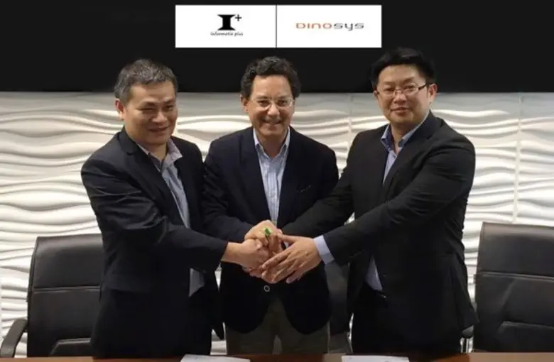 คุณสุวัฒน์ อินมุตโต (ขวาสุด) กรรมการผู้จั...