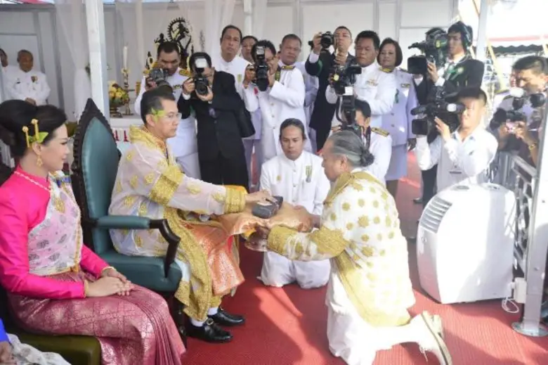 พระราชพิธีพืชมงคลจรดพระนังคัลแรกนาขวัญ (ว...