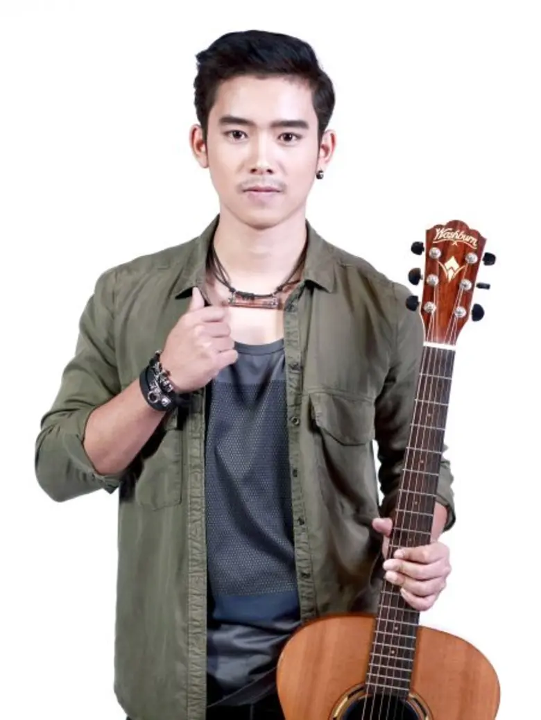 จากเน็ตไอดอลเถียงนา สู่นักร้องลูกทุ่ง 100 ล้านวิว  “เบิ้ล ปทุมราช อาร์สยาม”