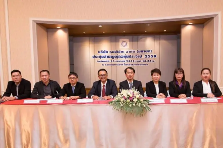 นายแพทย์พิษณุ ขันตุพงษ์ (ที่ 4 จากซ้าย) ป...