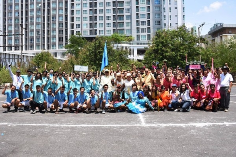 คุณชุณหวรรณ และ คุณลักษณ์วรรณ วงศ์วรการ ก...