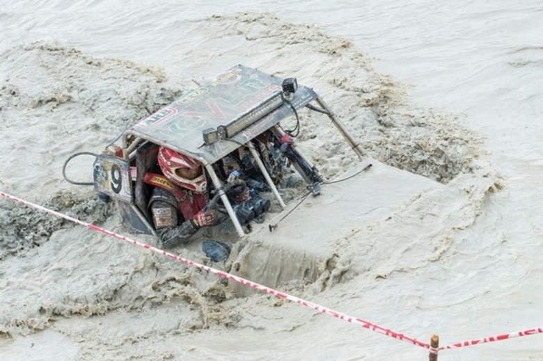 ออฟโรดโทรฟี่ ศึกครานี้ เพื่อคำว่าแชมป์ประเทศไทยจะต้องบินได้ ดำน้ำได้ ดำฝุ่นไปให้ได้กับการแข่งขันสนามที่ 2 สุดมันส์ ณ. อ.เมือง จ.กาญจนบุรี