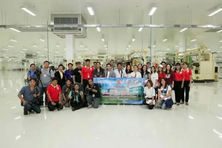 นางสาวดาวน้อย สุทธินิภาพันธ์ ผู้อำนวยการย...