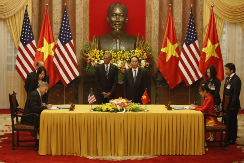 เวียตเจ็ทสั่งซื้อเครื่องบินพาณิชย์ครั้งใหญ่จากบริษัทโบอิ้ง เจิ่น ด่าย กวาง และ บารัค โอบามา ร่วมเป็นสักขีพยานในการสั่งซื้อเครื่องบิน 737 MAX 200 จำนวน 100 ลำ