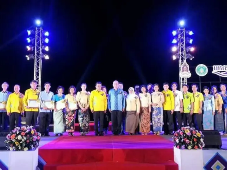 พลเอก ธนะศักดิ์ ปฏิมาประกร รองนายกรัฐมนตร...