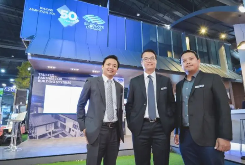 นายสมเกียรติ ปินตาธรรม (กลาง) ประธาน บริษ...