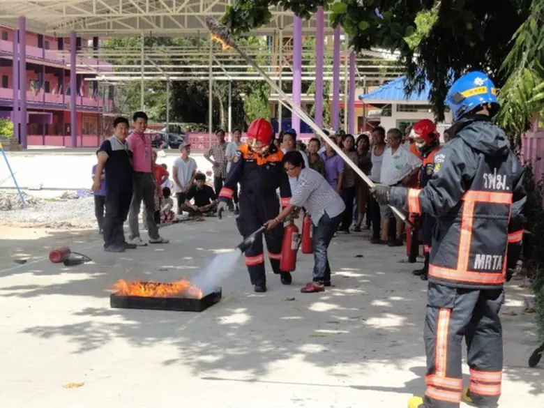 โครงการรถไฟฟ้าสายสีเขียว ช่วงหมอชิต-สะพานใหม่-คูคต จัดโครงการฝึกอบรมการป้องกัน และระงับอัคคีภัย พร้อมมอบเครื่องดับเพลิงให้แก่ชุมชนเย็นฉ่ำ และชุมชนคูคตพัฒนา