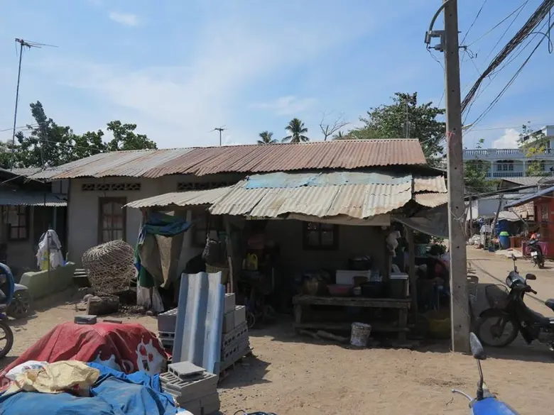 "พระครูวิมลปัญญาคุณ" (The Solar Monk) เตร...