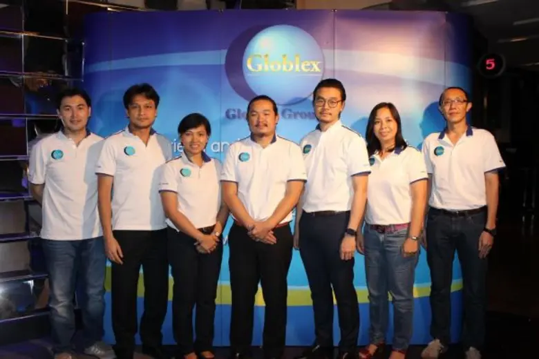 คุณธราภุช คูหาเปรมกิจ (ที่ 3 จากขวา) รักษ...