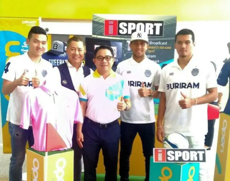 คุณปรีชาวุฒิ ขุมทรัพย์ (ที่ 2 จากซ้าย)ผู้...