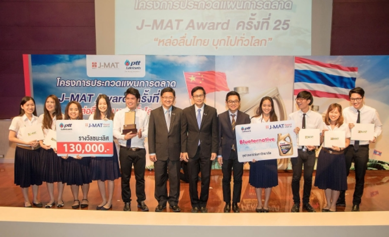 นายอนุวัตร เฉลิมไชย (ที่ 5 จากขวา) รักษาก...