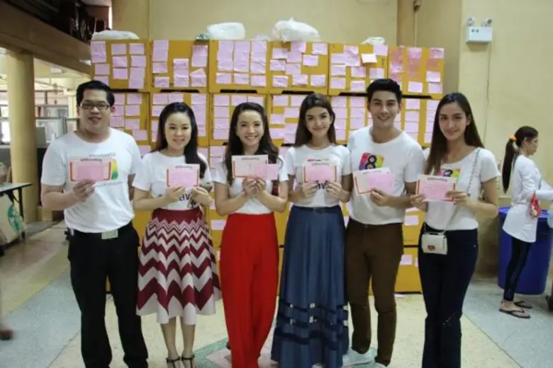 มังกร ชวน จีน่า ฉลองปิดกล้อง !! พร้อมแทคทีมดารา-ผู้ประกาศฯ ร่วมก๊วนทำบุญ “วันวิสาขบูชา”