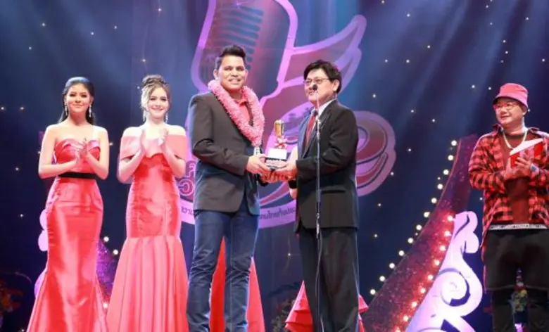 อาร์สยาม กวาด 6 รางวัล มหานครอวอร์ดส์ ครั้งที่ 12 ตอกย้ำค่ายเพลงลูกทุ่งอันดับ 1 ของเมืองไทย