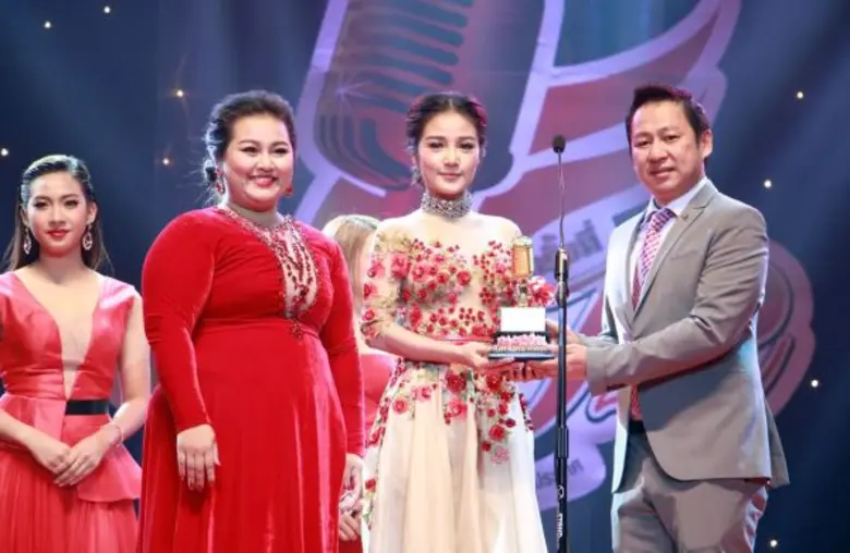 อาร์สยาม กวาด 6 รางวัล มหานครอวอร์ดส์ ครั้งที่ 12 ตอกย้ำค่ายเพลงลูกทุ่งอันดับ 1 ของเมืองไทย