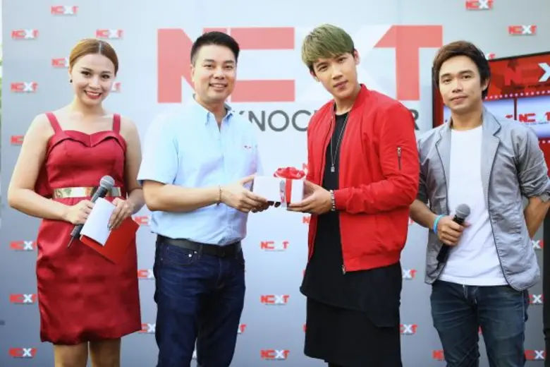 “แกงส้ม – หนูนา” จัดเต็มอิ่มกิจกรรม “NEXT KNOCK DOOR” นำทีมตะลุยมอบความบันเทิงแจกความสุขถึงที่!