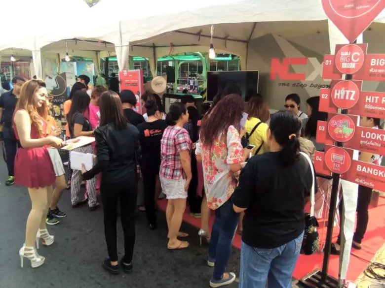 “แกงส้ม – หนูนา” จัดเต็มอิ่มกิจกรรม “NEXT KNOCK DOOR” นำทีมตะลุยมอบความบันเทิงแจกความสุขถึงที่!