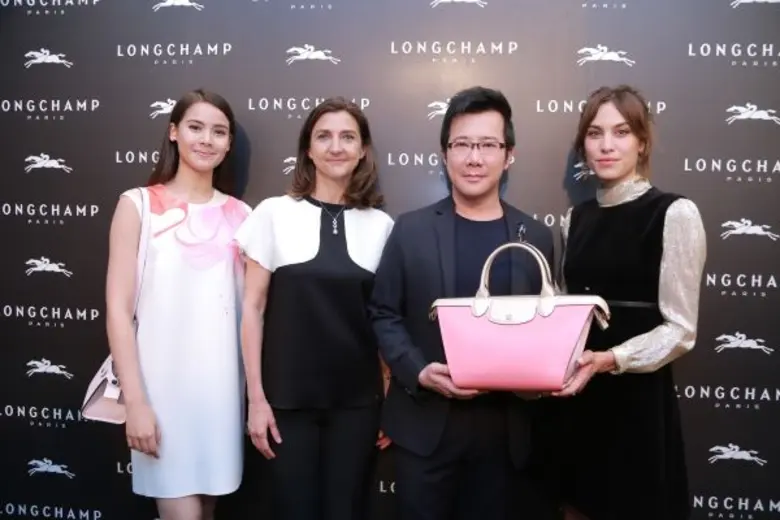 แฟชั่นนิสต้าชาวไทยถึงกับร้องว๊าว เมื่อ ลอ...